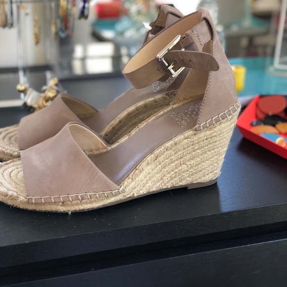 vince camuto leera wedge dusty mink
